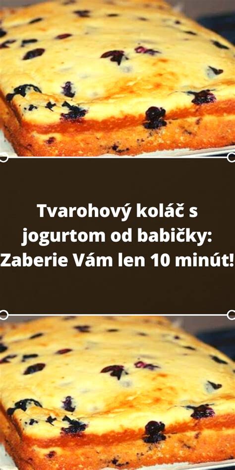 Výsledný proteínový koláč s ovocím a jogurtom