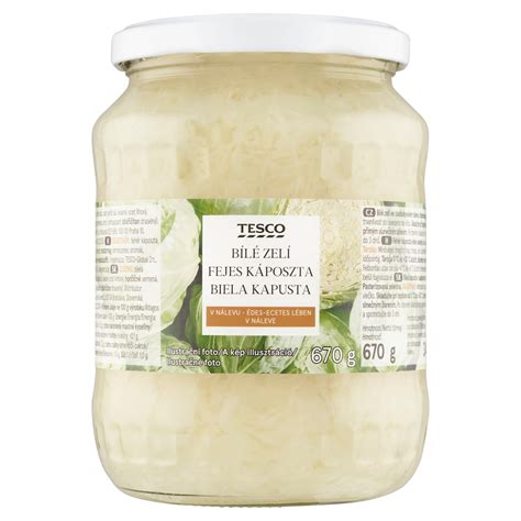 Nakrájaná biela kapusta v nádobe