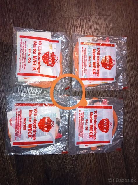 Zaváraninové fľaše s pripravenou kapustou