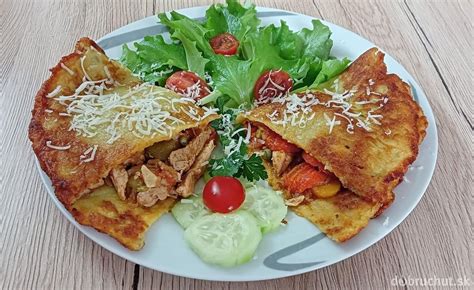 Ilustračné foto bezlepkových tortíl naplnených zeleninou a mäsom