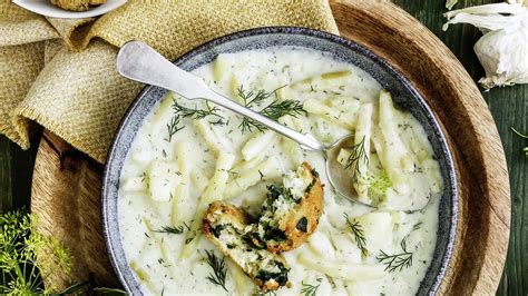 Miska tekvicového privarku s kôprom a smotanou