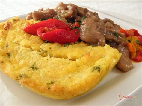 Zapečená polenta s fazuľovou omáčkou a nivou