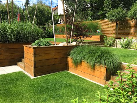 Vyvýšený záhon v záhrade