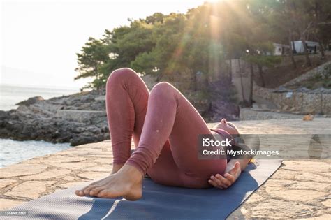 Žena praktizujúca hormonálnu jogu