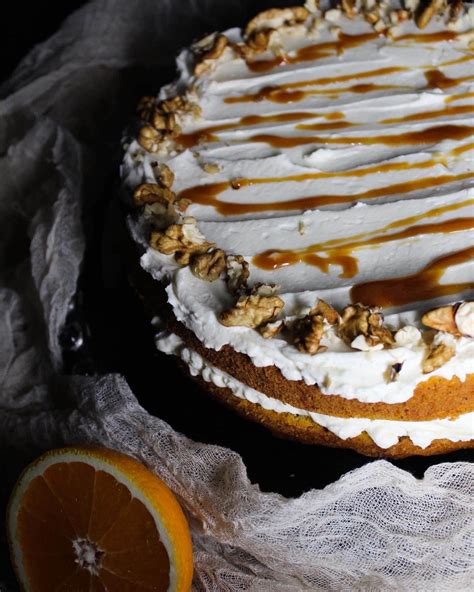 Ilustračná fotografia hotových palaciniek s karamelom a pomarančom